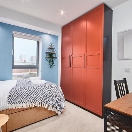 リーズLarge Duplex Penthouse - Parkingアパートメント エクステリア 写真