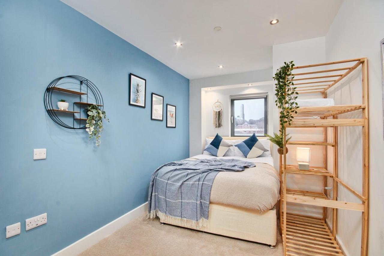 リーズLarge Duplex Penthouse - Parkingアパートメント エクステリア 写真