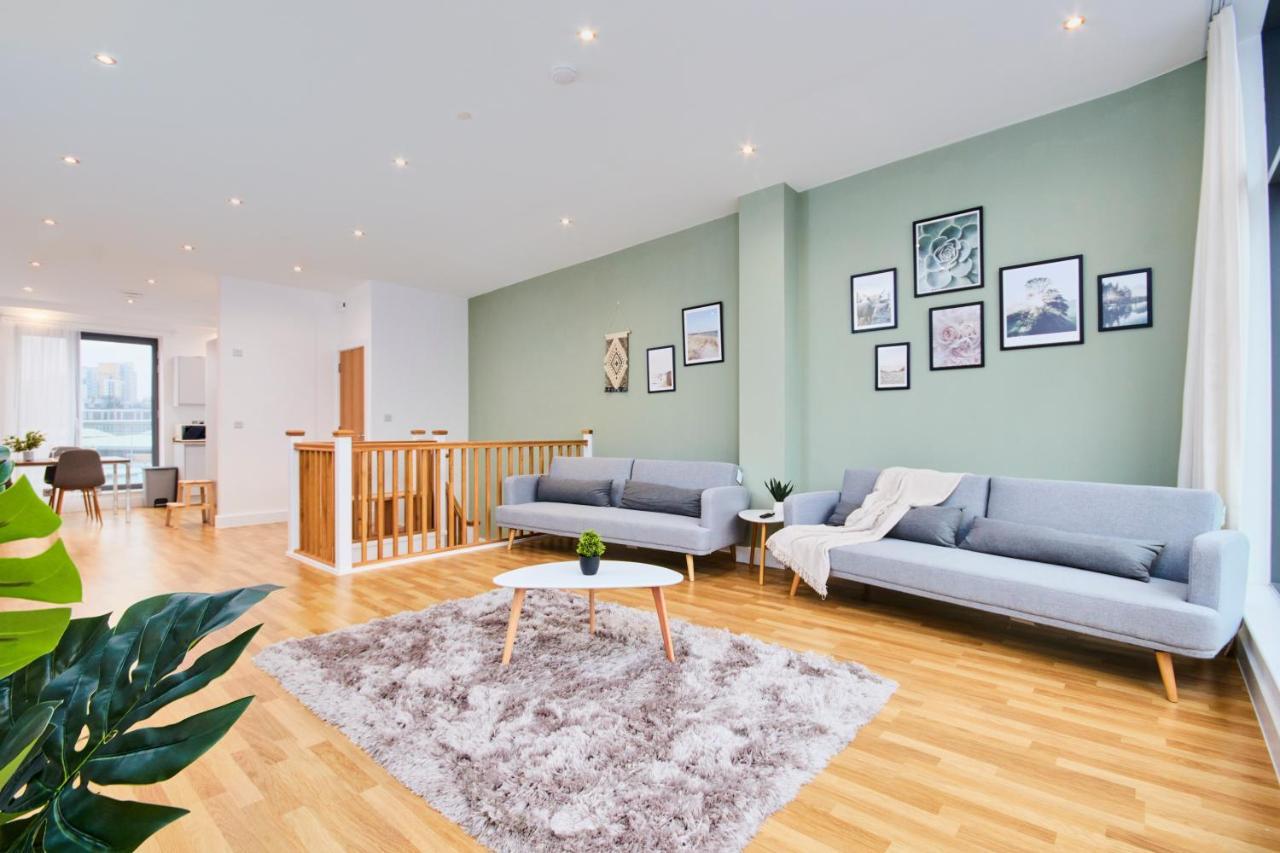 リーズLarge Duplex Penthouse - Parkingアパートメント エクステリア 写真