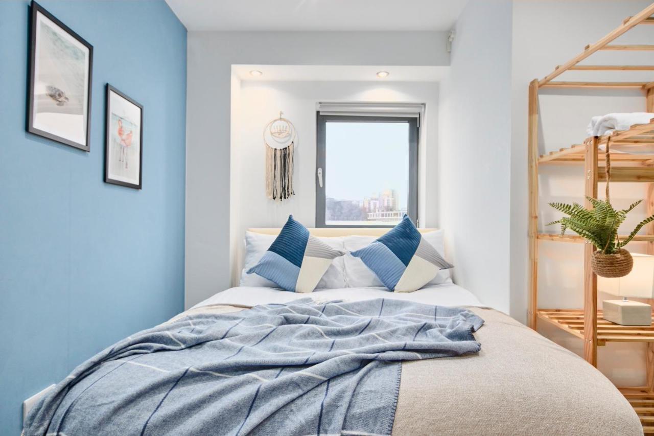 リーズLarge Duplex Penthouse - Parkingアパートメント エクステリア 写真