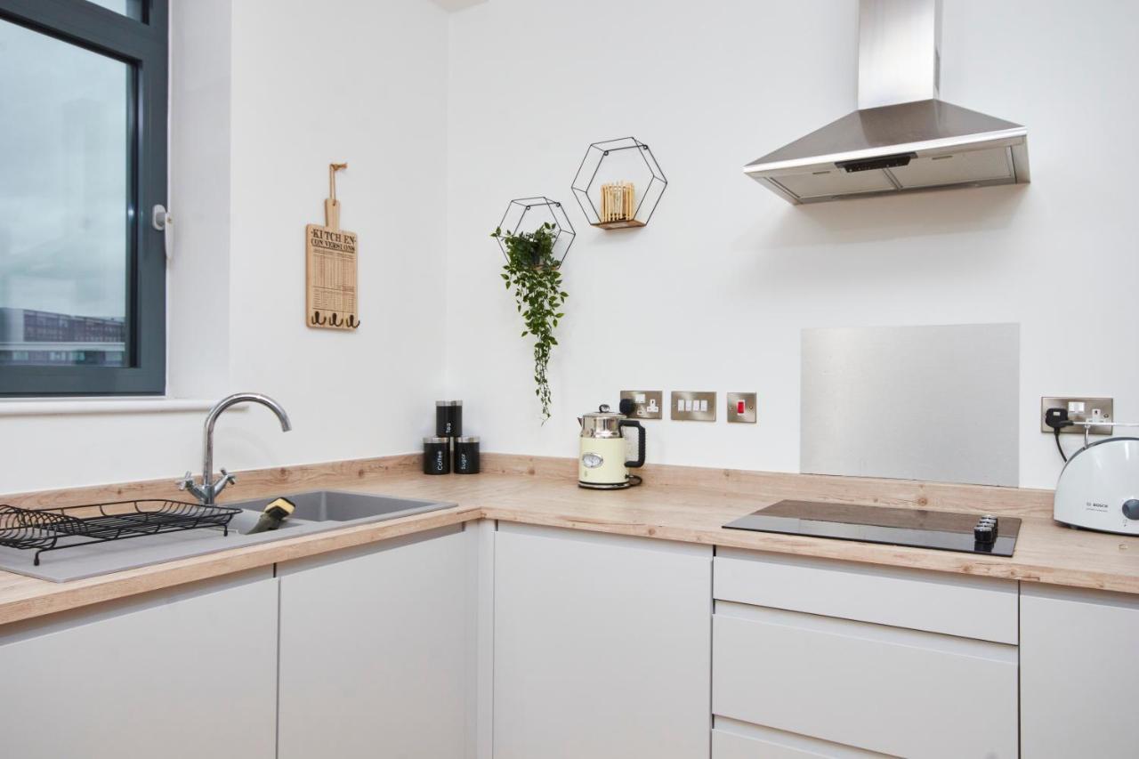 リーズLarge Duplex Penthouse - Parkingアパートメント エクステリア 写真