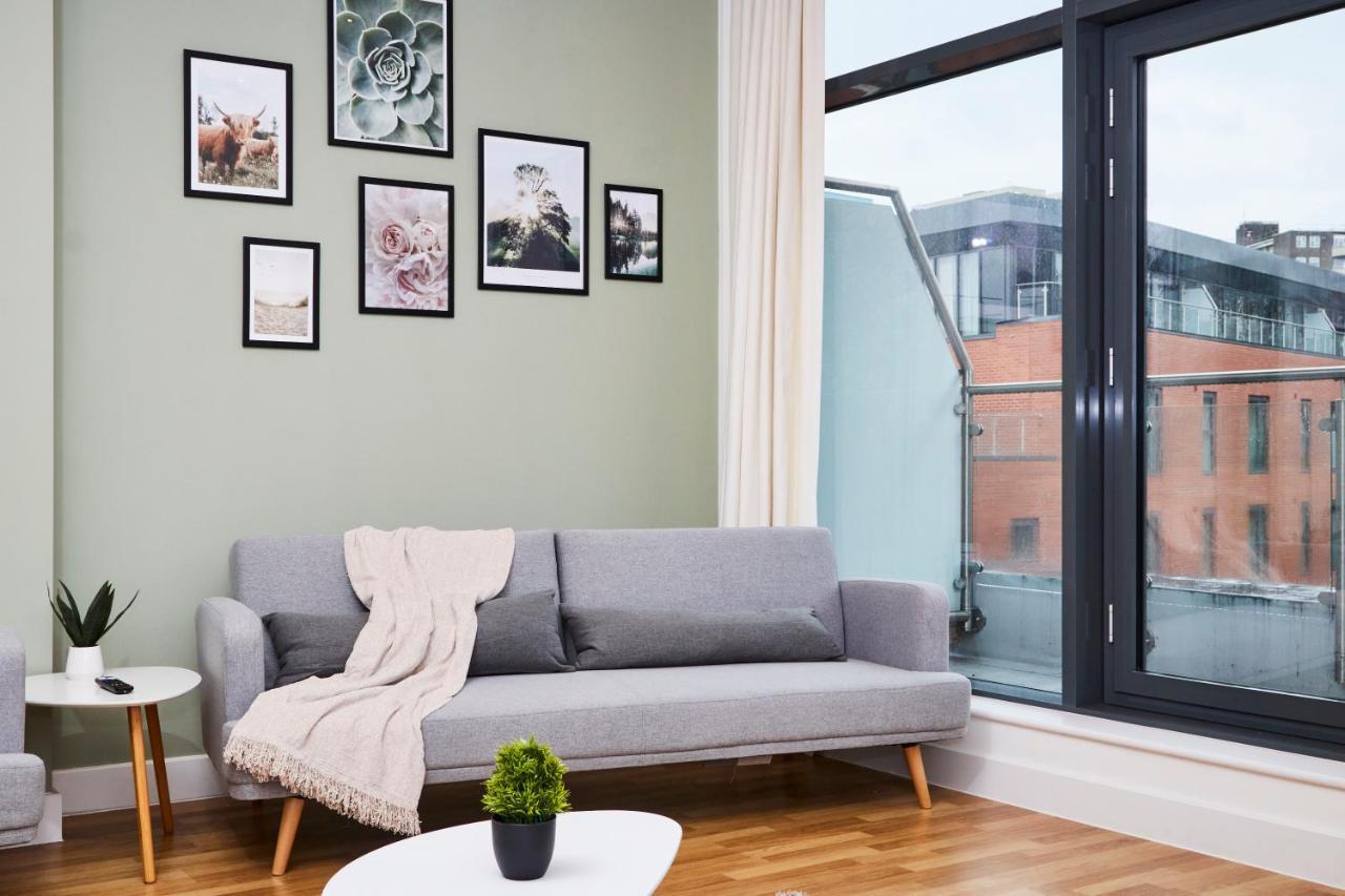 リーズLarge Duplex Penthouse - Parkingアパートメント エクステリア 写真