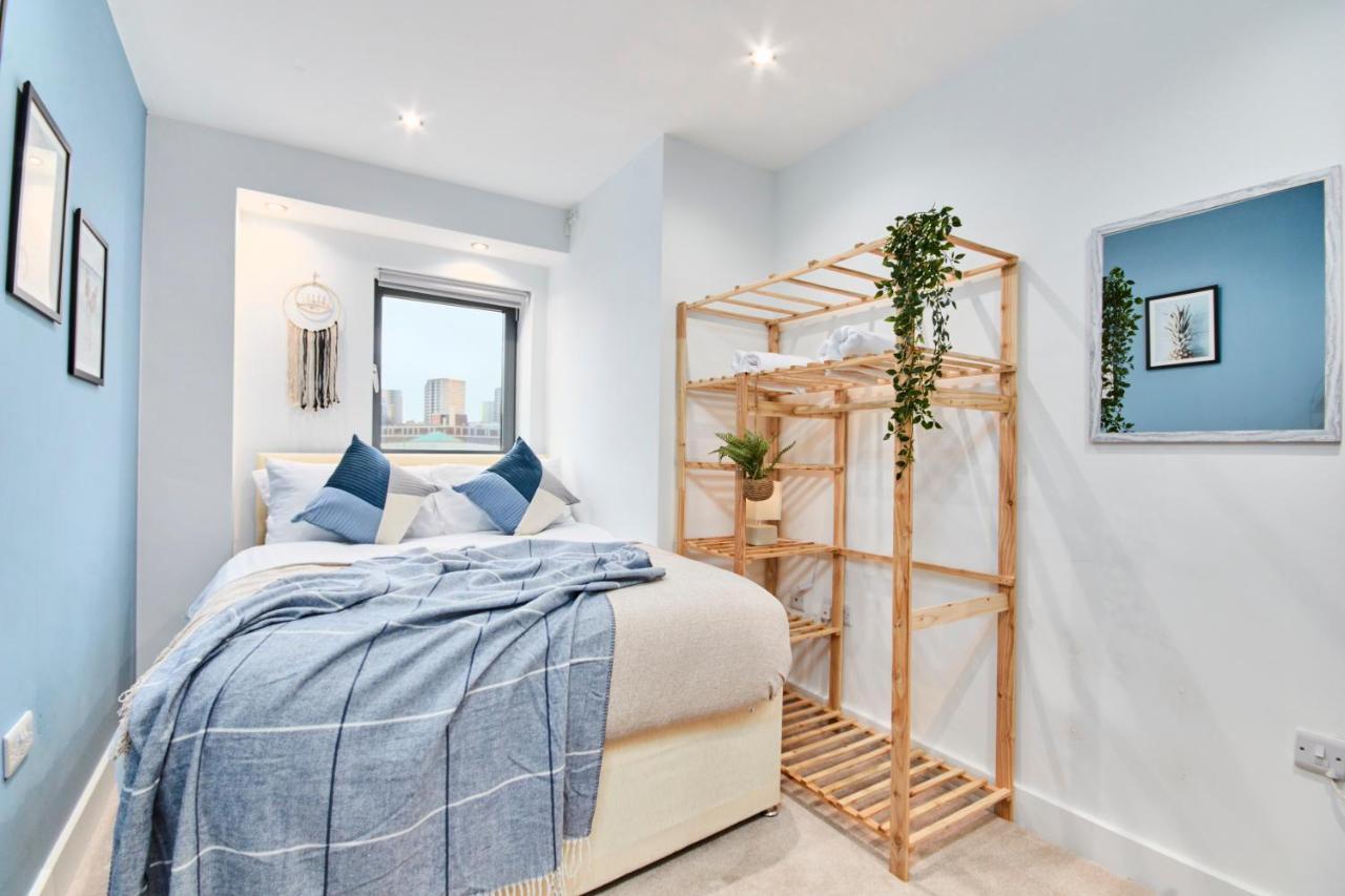 リーズLarge Duplex Penthouse - Parkingアパートメント エクステリア 写真