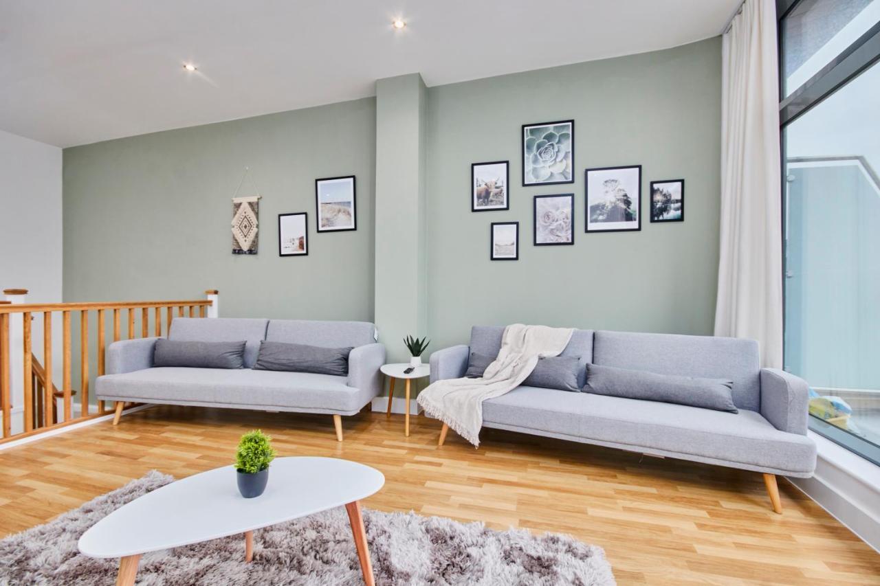 リーズLarge Duplex Penthouse - Parkingアパートメント エクステリア 写真